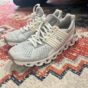 Women’s On Cloud Swift size 7